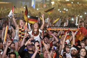 Njemci slavili širom zemlje, 250 hiljada ljudi u Berlinu