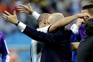 Sabelja u transu: A sad na titulu!