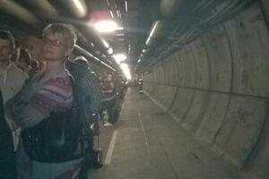 Saobraćajni kolaps u tunelu ispod Lamanša: Evakuisane stotine...