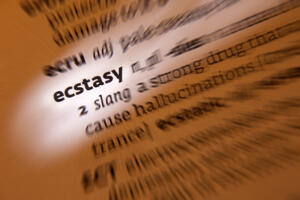 A zemlja u kojoj se najviše koristi ekstazi je...