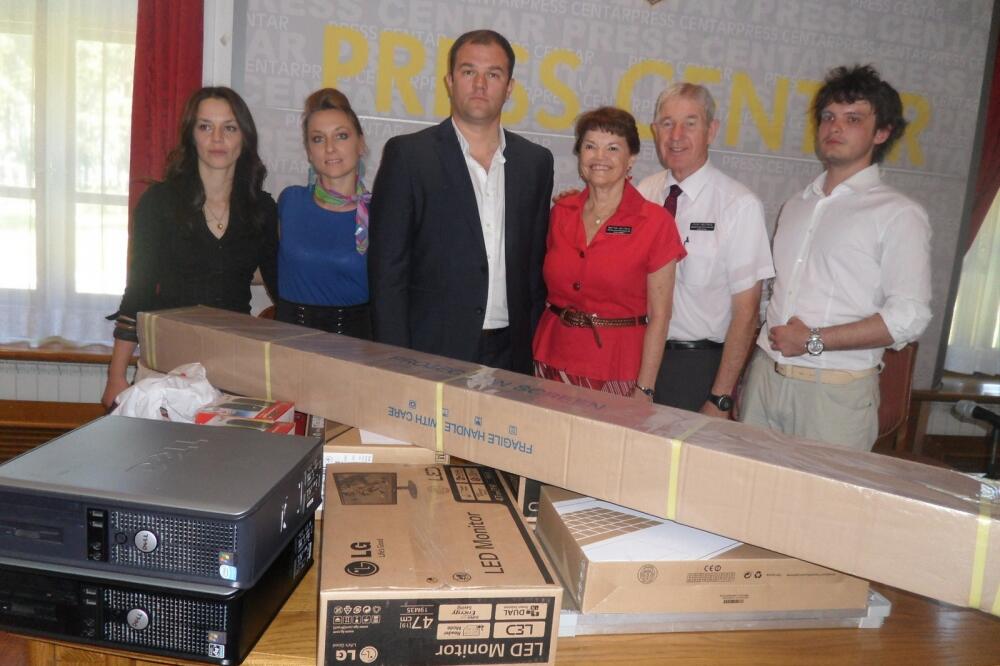 Donacija Crkve Isusa Hrista Dnevnom boravku za stare u Nikšiću, Foto: Ivan Petrušić