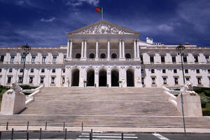 Portugal: Vlada zvaničnicima smanjila plate veće od 1.500 eura