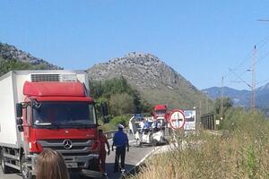 Državljanin Srbije povrijeđen u udesu na putu Podgorica - Virpazar