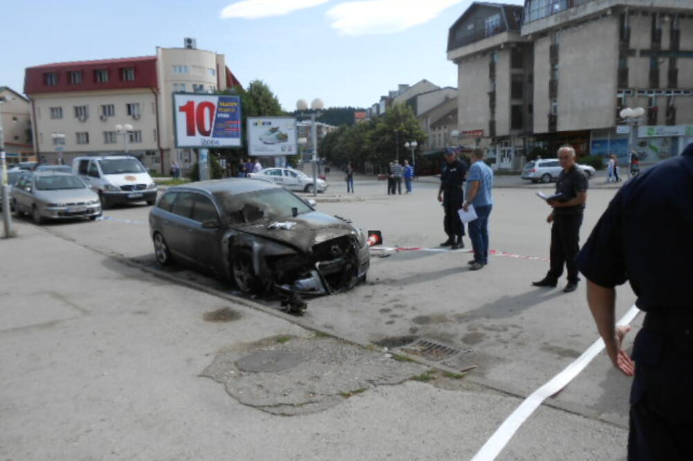Zapaljeni automobil, Berane, Foto: Tufik Softić