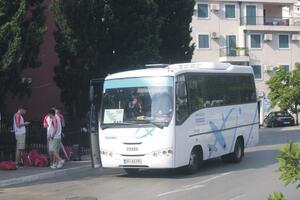 Prevoznici se tuku za turiste u Budvi