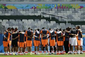 Čudesni Kostarikanci zatvaraju krug protiv Engleza