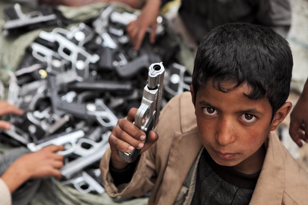 djeca, rat, oružje, Foto: Shutterstock