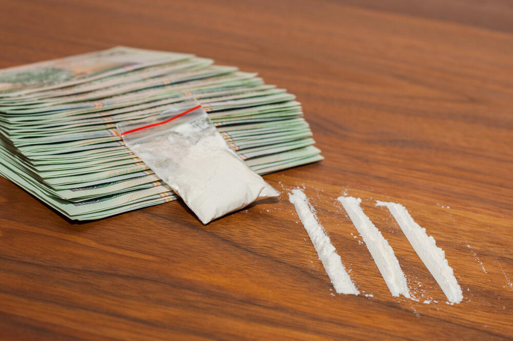 Novac, droga, Foto: Shutterstock