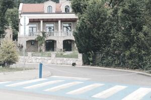 Budva: I Crkva Svete Petke lancima brani svoj parking