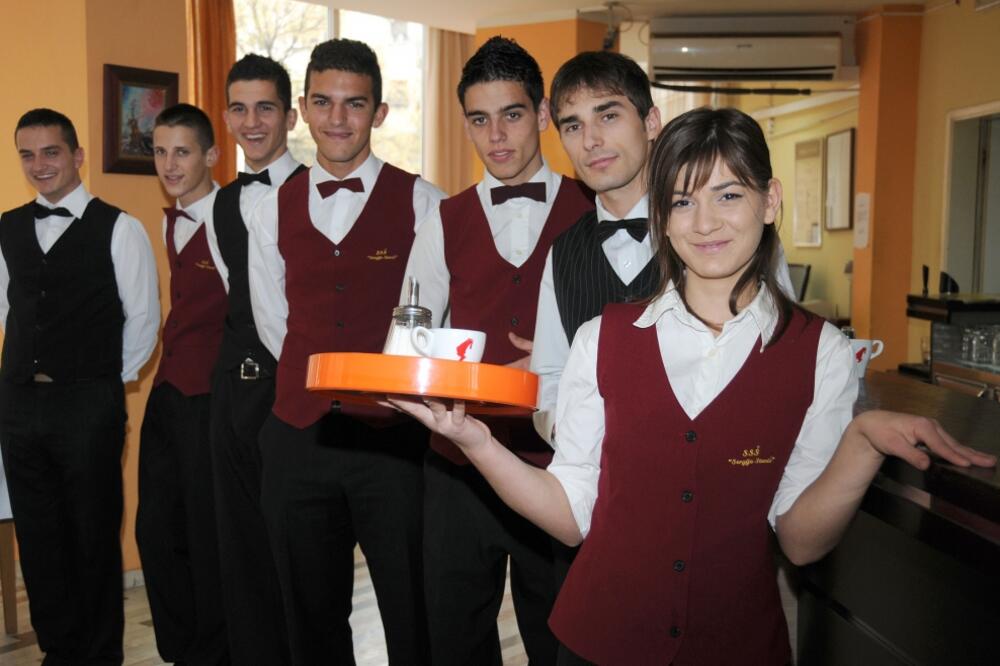 Konobari, restoran "Radovče", Foto: Zoran Đurić