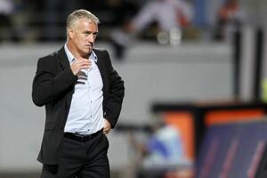 Francuska protiv tradicije, Dešama brine realizacija