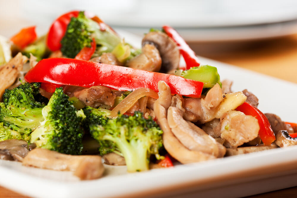 Piletina sa brokolijem, Foto: Shutterstock