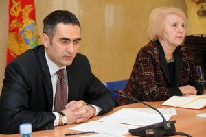 Poslanici o porezu na ugljovodonike: Parama od nafte da upravlja...