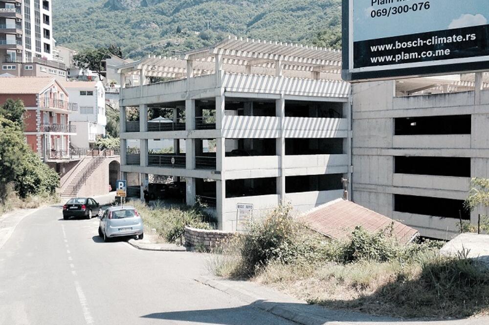 garaža, Rafailovići, Foto: Vuk Lajović