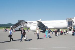 Veći obim posla na aerodomu u Tivtu, a manje radnika