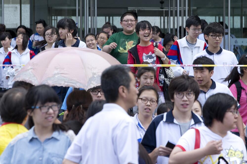 Kina, maturanti, Foto: Beta/AP