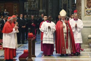 Papa vrši "čistke" stare garde: Smijenio Nadzorni odbor