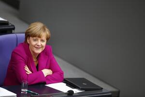 Merkel podžava Junkera i neće da Velika Britanija napusti EU