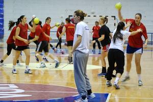 Kadetkinje se zagrijavaju za SP