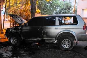 Podgorica: Zapaljen džip u centru grada