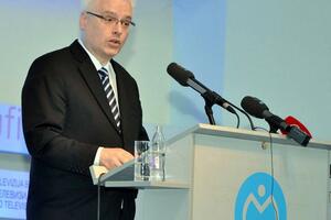 Josipović: Vlada ima podršku parlamenta