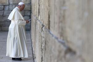Peres i Abas će se moliti sa papom Franjom za mir 8. juna u...