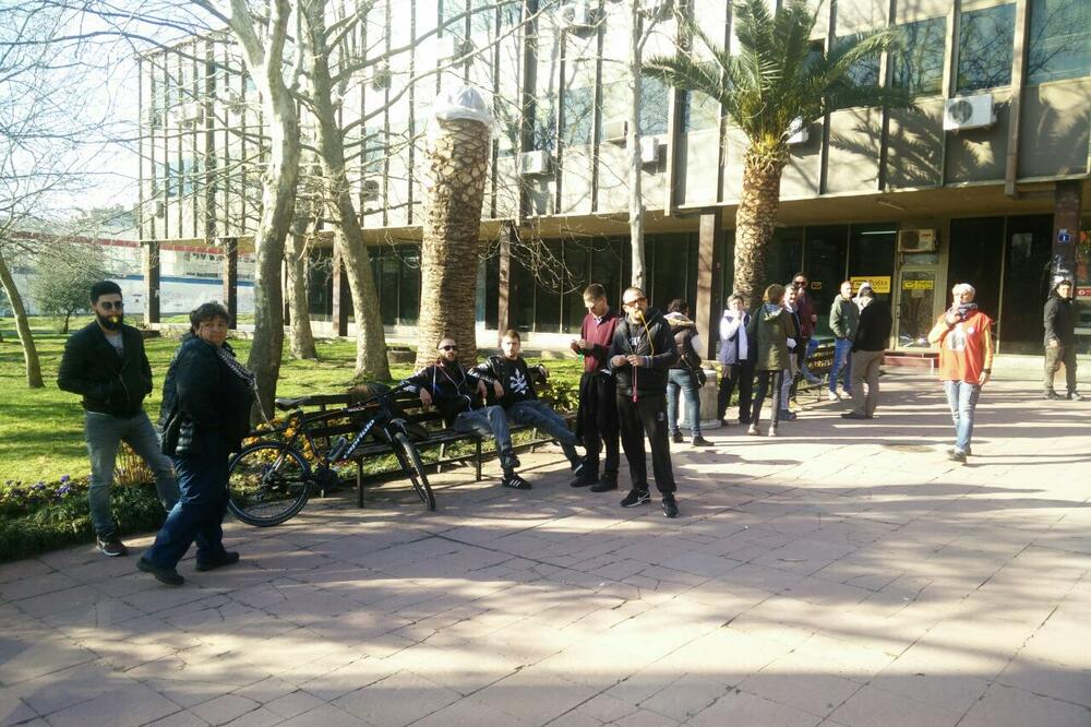 Danas ispred Opštine, Foto: Privatna arhiva