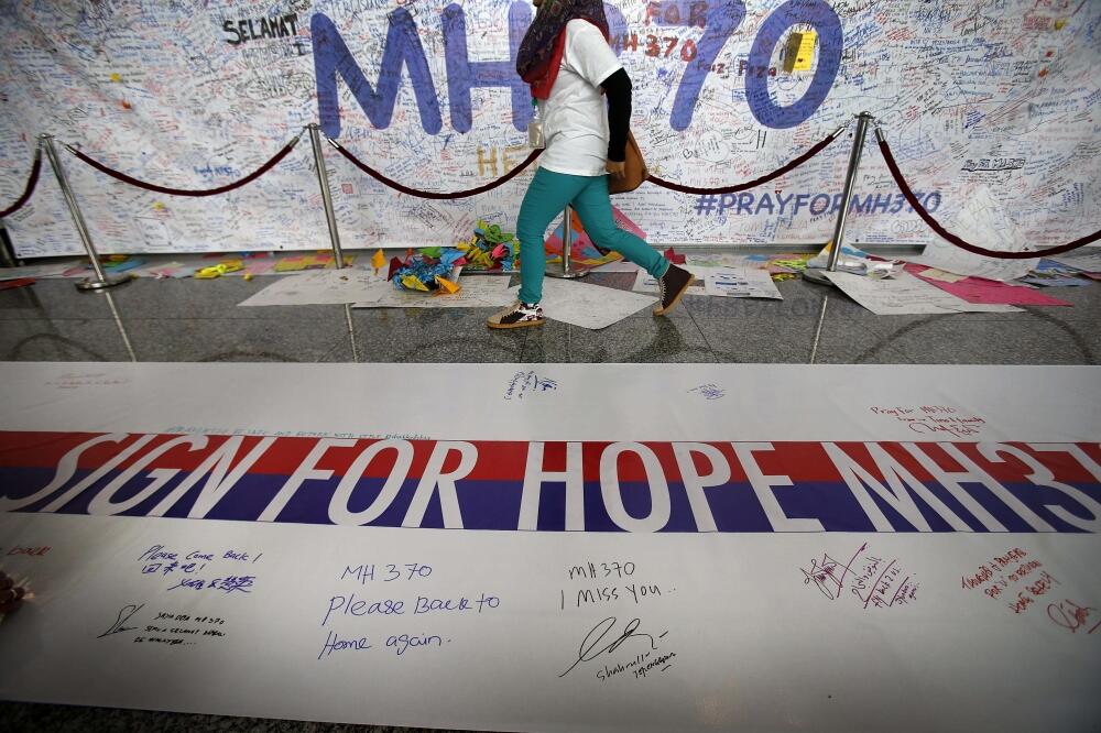 Nestali avion, poruke podrške, malaysian airlines, Foto: Beta/AP