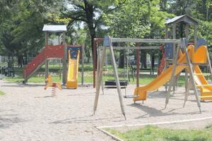 Dvije ljuljaške za djecu sa posebnim potrebama