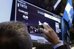 Strmoglavi pad akcija Tvitera