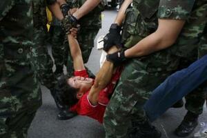 Protesti protiv vojne hunte u Bangkoku