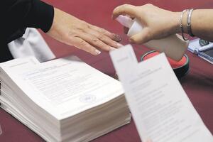 Izborna tišina u ponoć, izbori u 12 opština i dvije gradske opštine