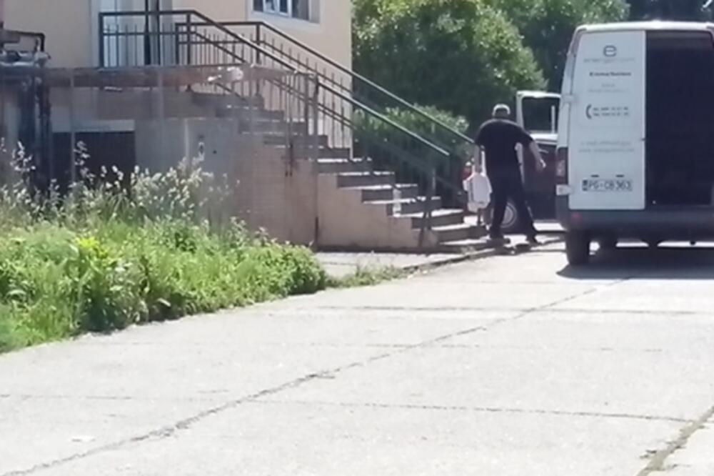 DPS dijeljenje namirnica Zlatica, Foto: SNP Podgorica