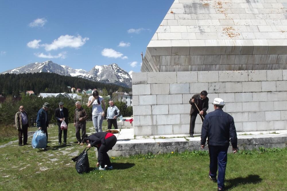 Žabljak, spomenici, čišćenje, Foto: Obrad Pješivac