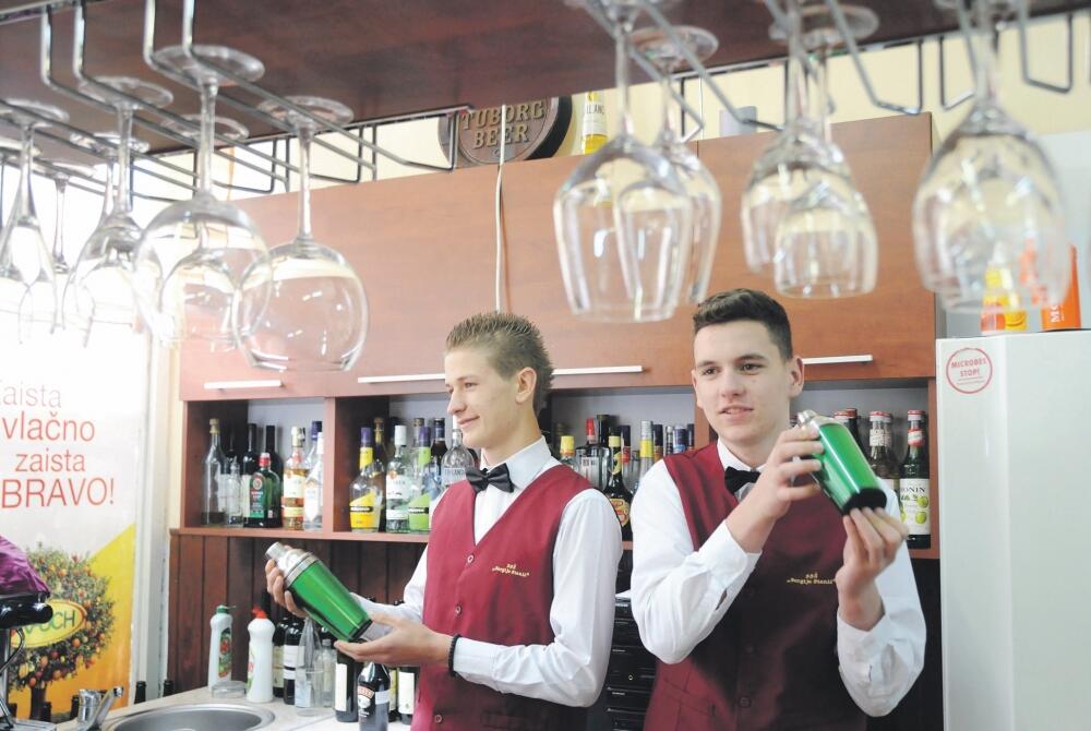 SSS Sergije Stanić, Barmeni