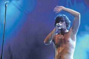 Publika izašla, pa se vratila na Gomilu