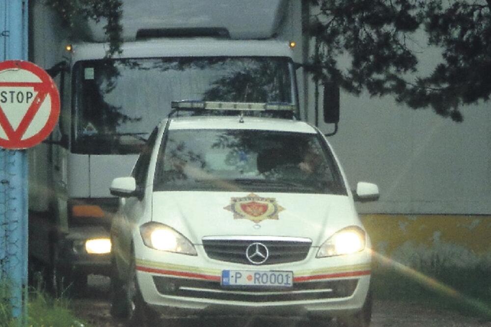 Kamion, policija, Foto: "Vijesti"