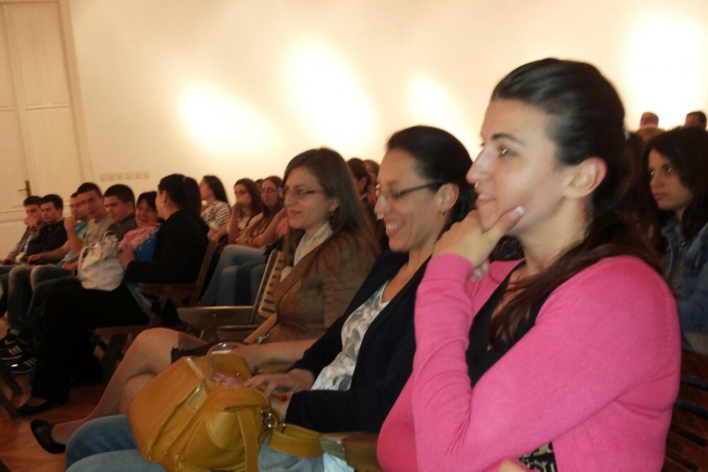 Veče lijepe riječi, bar, Foto: Radomir Petrić