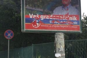 I bilbordi DPS-a uništeni u Podgorici