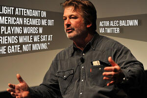 Alek Boldvin uhapšen, vozio bicikl u pogrešnom smjeru