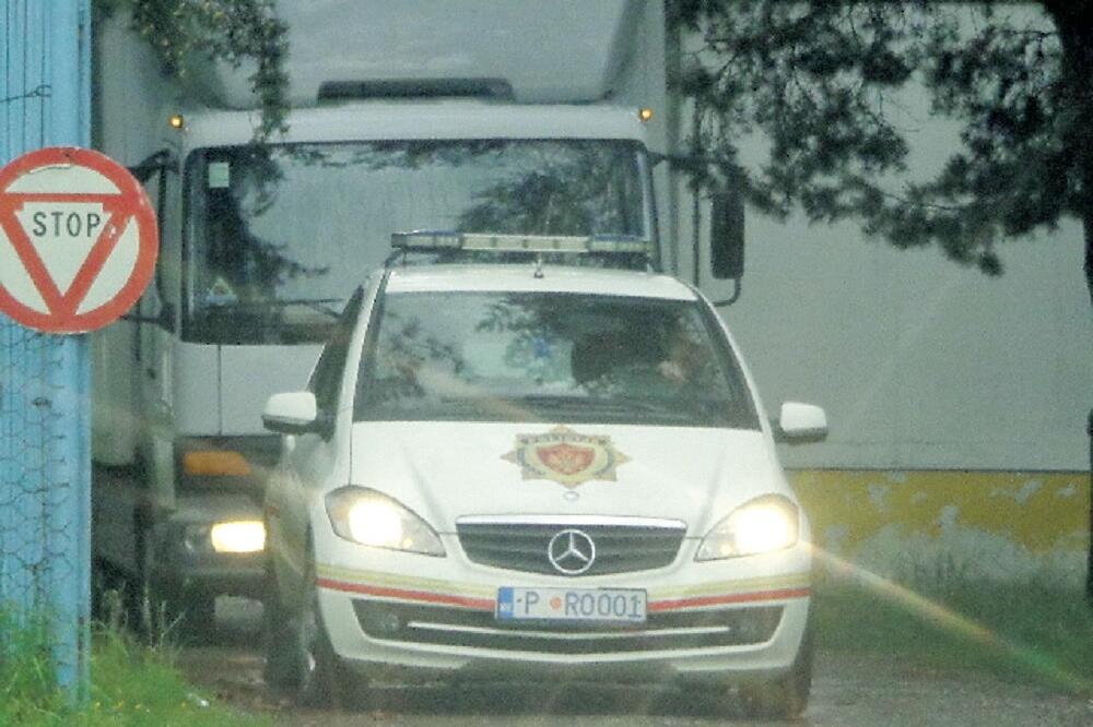 Kamion, policija, Foto: "Vijesti"