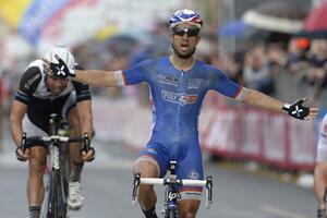 Buani pobjednik četvrte etape, Metjuz i dalje prvi