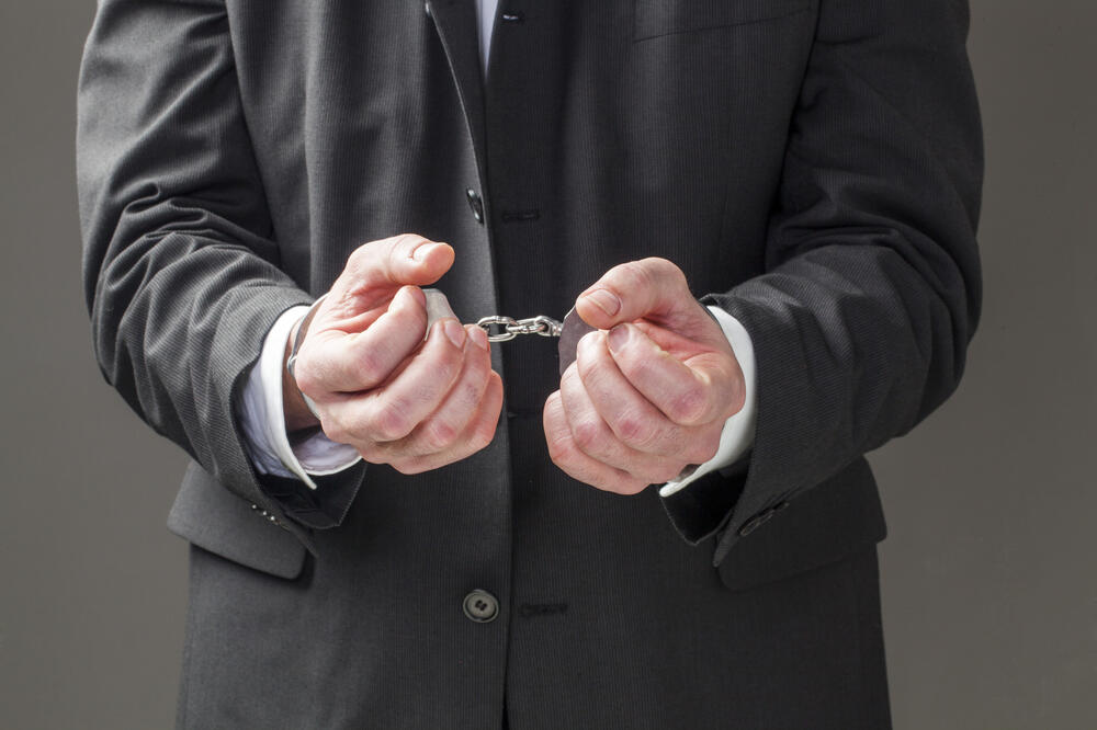 hapšenje, lisice, Foto: Shutterstock