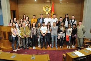 Maturanti iz Bara posjetili Skupštinu Crne Gore