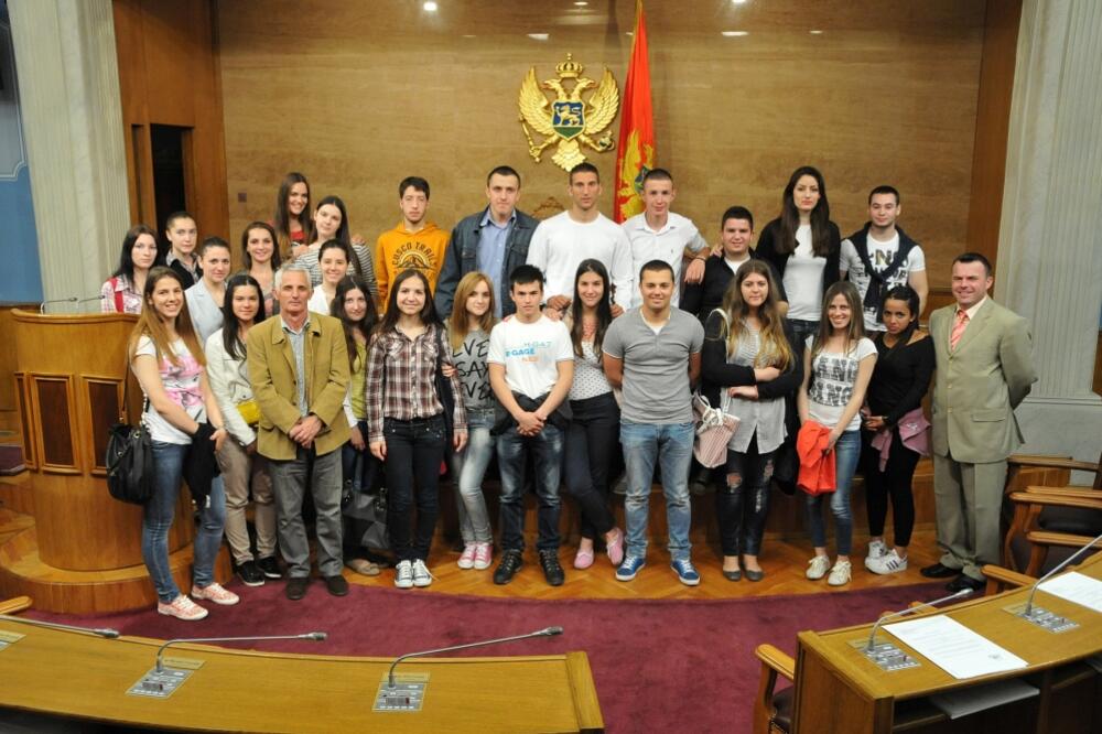Barski maturanti Skupština, Foto: Skupstina.me