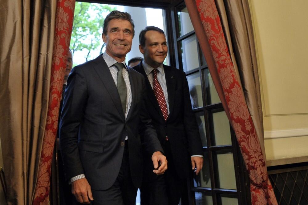 Anders Fog Rasmusen, Radoslav Šikorski, Foto: Reuters