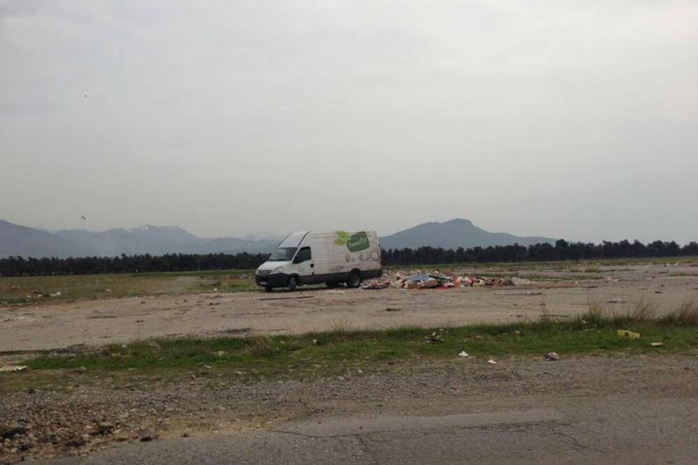 odlaganje smeća Bonela, Foto: Čitalac reporter