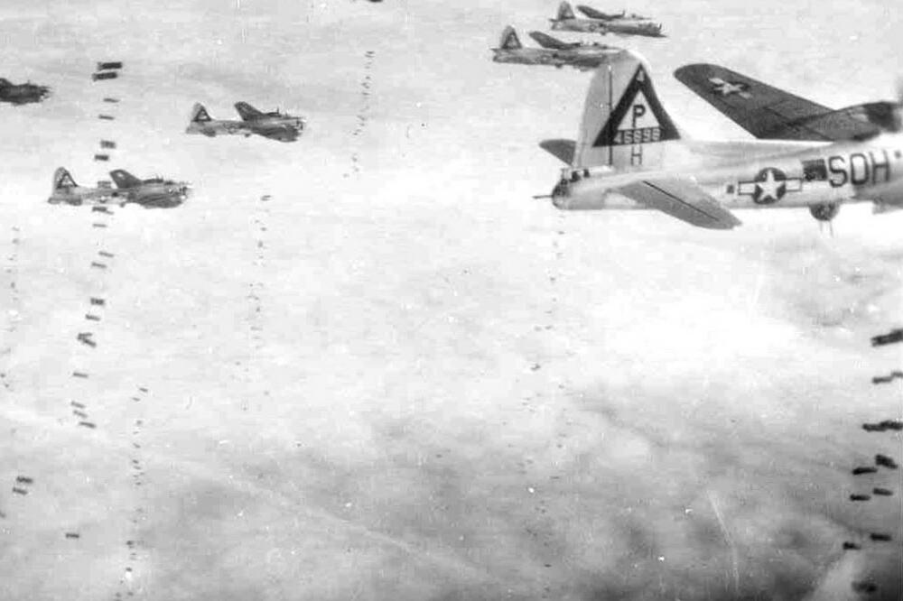 Saveznički avioni (Novina), Foto: Wikipedia.org