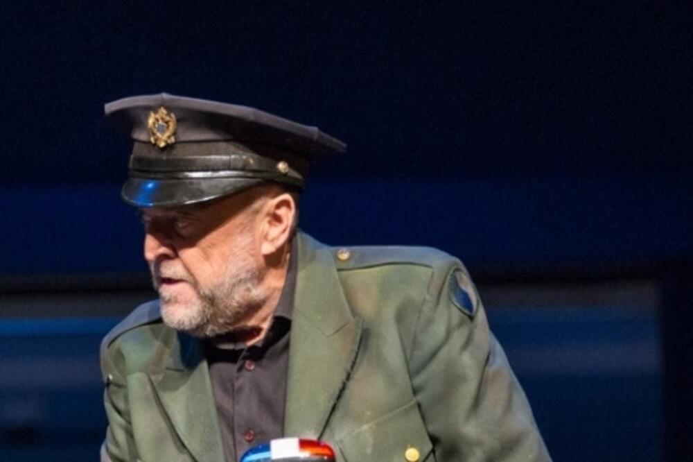 Sreten Sreto Mitrović iz predstave: Što je čovjek do li biciklista: posljednja uloga, Foto: Miloš Zvicer