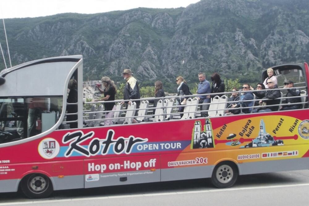 Kotor autobus, Foto: Ivana Komnenić